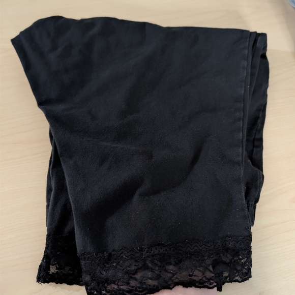 Roaman's Pants - Black Lace Trim Capri Leggings Size 26/28w